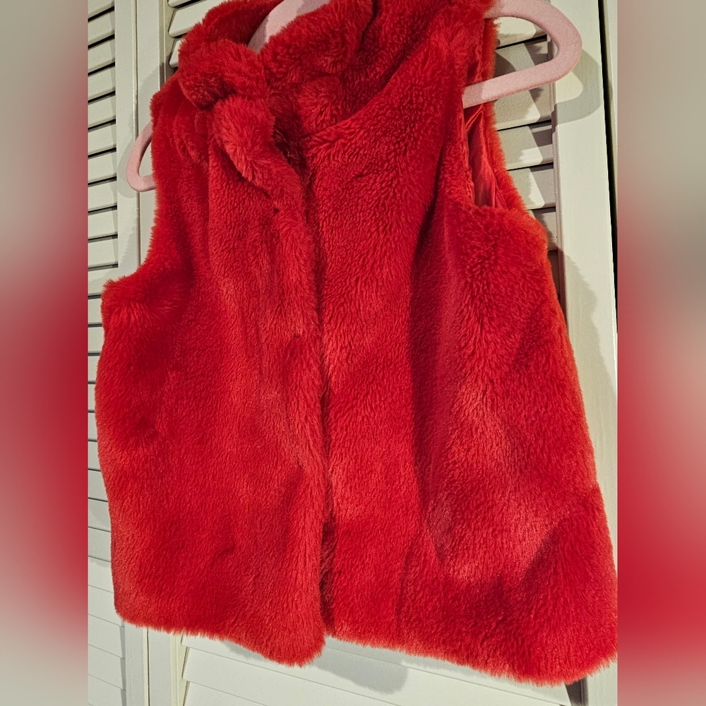 Girls Fuzzy Vest, Size 5